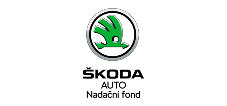 Senioři mohou setrvat doma i díky podpoře od Nadačního fondu Škoda Auto